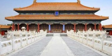 Để tham quan được Cấm Thành, bạn có thể đi bộ, xe đạp 