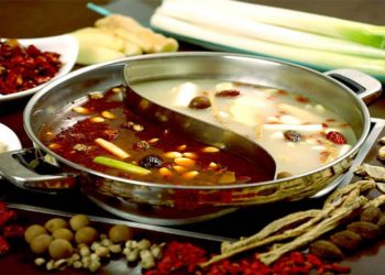 Nguyên liệu nấu món lẩu này rất đa dạng