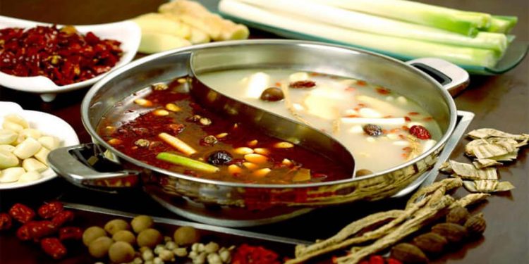 Nguyên liệu nấu món lẩu này rất đa dạng