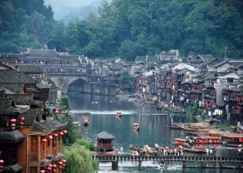 Cảnh sắc tuyệt đẹp hai bên bờ con sông Đà Giang