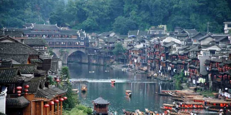 Cảnh sắc tuyệt đẹp hai bên bờ con sông Đà Giang