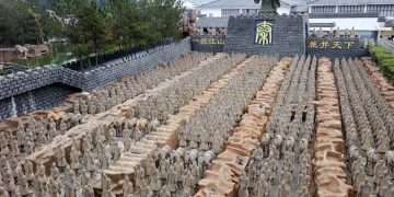 Phân Tích Về Những Bức Tượng Và Vật Dụng Trong Lăng Mộ