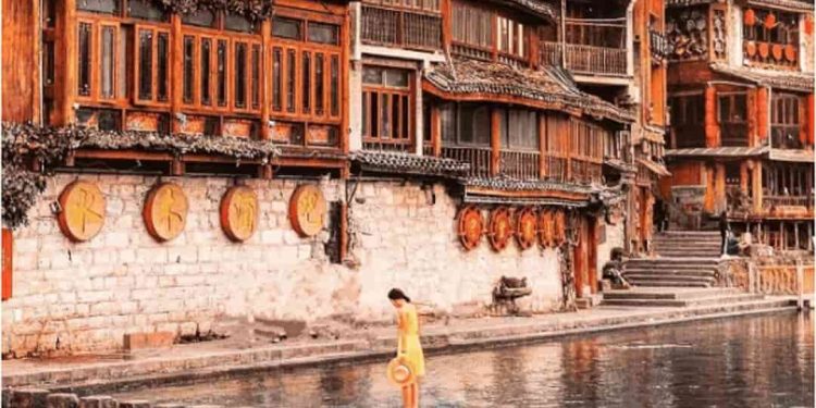 Hướng dẫn cách đi lại từ sân bay đến Phượng Hoàng Cổ Trấn