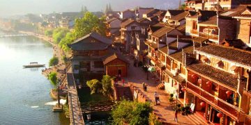 Tận hưởng những công trình kiến trúc độc đáo tại phượng hoàng cổ trấn Trung Quốc